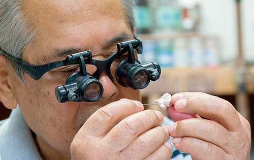 琉球絣と極小シーサーのマースストラップ　南風窯×RENIMELT 守守～シュシュ～